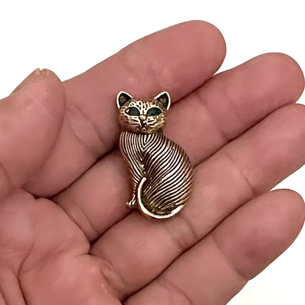 Sweet little cat broach; green zirconia eyes; silver metal; 1.3"H x .67"W; nwot - Picture 2 of 7